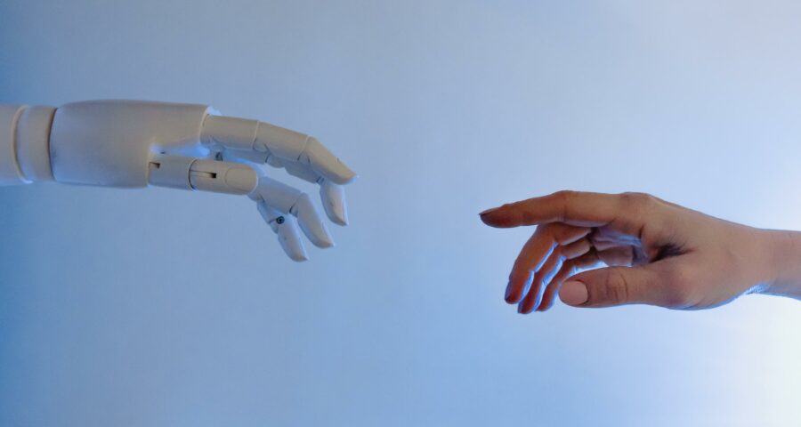Roboter in Pflege und Betreuung: Möglichkeiten und Grenzen