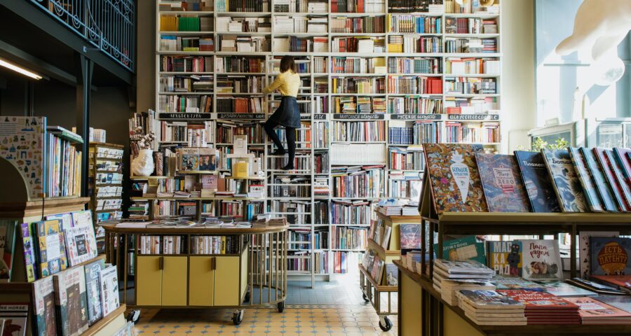 Buchrezension: „Menschen mit Alzheimer und anderen Demenzen fördern und beschäftigen“ von Joachim Heil